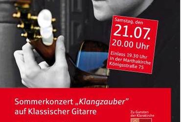Johannes Tonio Kreusch – Leiter des Hersbrucker Gitarrenfestivals – spielt in Nürnberg in und für die Klarakirche