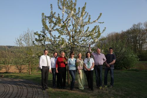 GruppenbildAnnaMScholzStiftung4_11_06