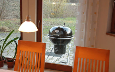 Der neue Röslegrill beim zweiten Test mit Saibling und Mais