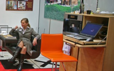Kaffeecontainer aus Ahorn und Sofa Longueville müssen Platz machen