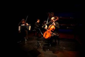 FAE – Frei aber Einsam – Das Ensemble KONTRASTE in der Nürnberger Tafelhalle