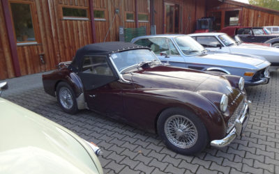 Oldtimer des Allgemeinen Schnauferl Clubs Nordbayerns zu Gast in der Werkstatt der Möbelmacher