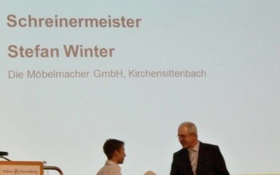 Stefan Winter wurde für seine Leistungen als Ausbilder vom Regierungspräsidenten ausgezeichnet
