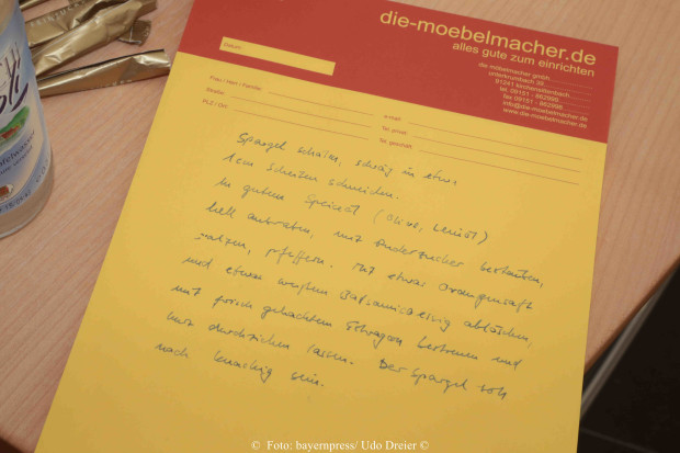 Präsident, OB und Koch Ulrich Maly bereitet ein Spargelgericht mit einem Saibling zu -   Foto: bayernpress/ Udo Dreier - 09.05.2015 - Nürnberg - Ulrich Maly (* 8. August 1960 in Nürnberg) ist ein deutscher Politiker (SPD), Oberbürgermeister von Nürnberg und Präsident des Deutschen Städtetags.  "Hobbykoch" Ulrich Maly bei einer Kochshow in Hersbruck -