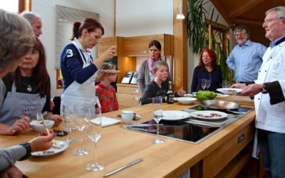 Neues vom Tag der Küche aus Massivholz beim gemeinsamen Kochen mit Kunden