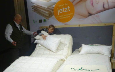 Möbelmesse IMM Köln 2018 in der Bettenhalle 9: Eine Matratze für alle und das Zirbenbett