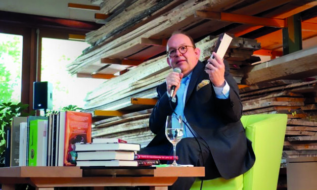 Denis Scheck liest am Samstag, dem 13. Mai aus „Schecks kulinarischer Kompass“ – Verbindungen nach Unterkrumbach
