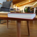 Enthüllung: das Geheimnis der „Schweizer Kante“ ist gelöst – schräge Tischplatten und die pekuniäre Wahrheit