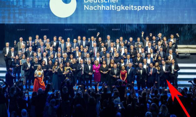 Newsletter 211: Nachhaltigkeitspreis empfangen; im Bayerischen Radio und Fernsehen erwähnt; vor, nach und zwischen den Feiertagen für Sie da; Rüster-Badezimmer; intelligente Weihnachtsgeschenke;