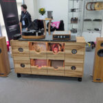Pressemeldung: Unser Schallplattenschrank, Plattenspieler, Verstärker und Boxen auf der letzten High End Hifi-Messe in München 2025