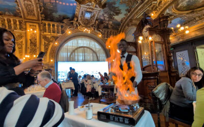 Newsletter 225: 10 Küchentrends und Massivholzküchen im harten Einsatz; 4-Meter-350Kilo-Konferenztisch, Erklärvideo Snarecouchtisch-Notenständer; Weihnachtsgeschenke; Paris mit Crêpes Suzette