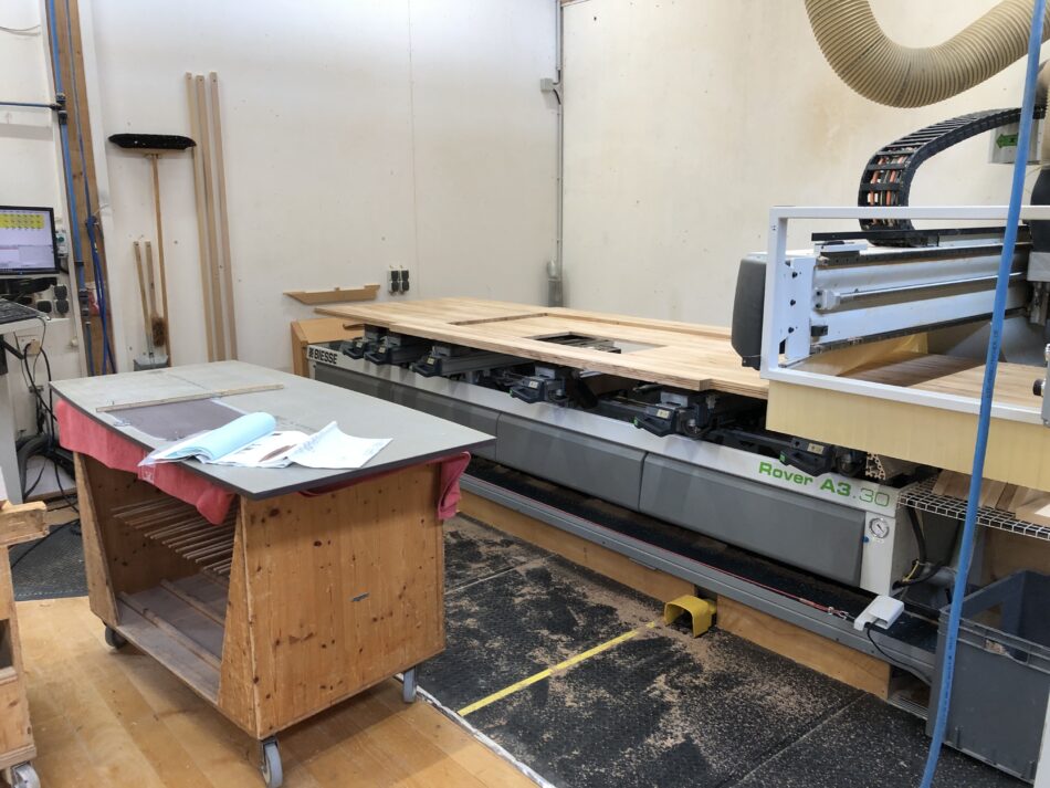 Konferenztisch auf der CNC-MAschine 