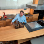 Sondernewsletter ÜBRIGES: über Wurzelmasermöbel, Jorisofas Glove; Kirschbaum-TV-Wand wird aus dem Nähkästchen geplaudert