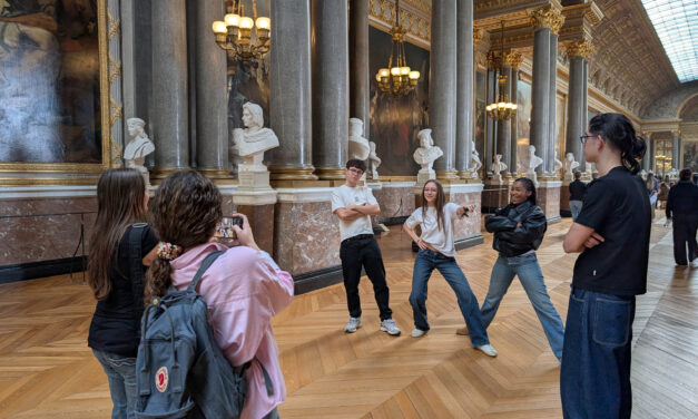 Paris mit Schloss Versailles: Von Schreibtischen und Betten