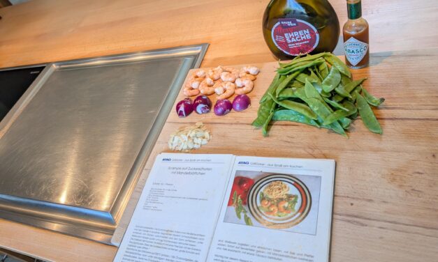 Einfach Kochen Nr. 23 aus dem Atag Tepan Yaki Kochbuch von 1992: Scampis auf Zuckerschoten mit Mandelblättchen
